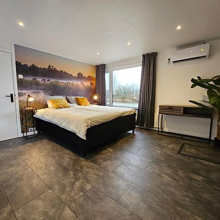 Luxe Woonboot In De Natuur Evt Met Console Bootje! Leeuwarden Kültér fotó