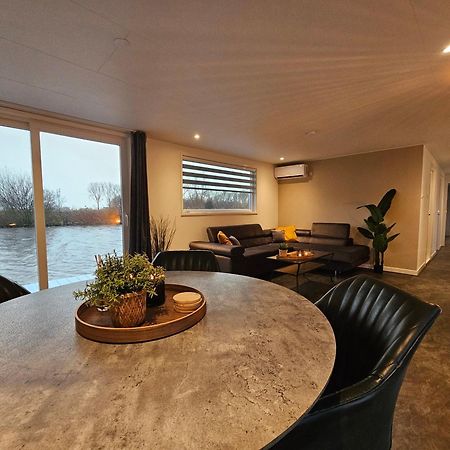 Luxe Woonboot In De Natuur Evt Met Console Bootje! Leeuwarden Kültér fotó